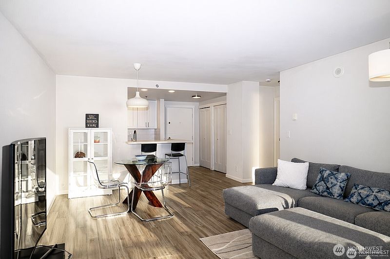 4th image of 121 Vine Street #1702