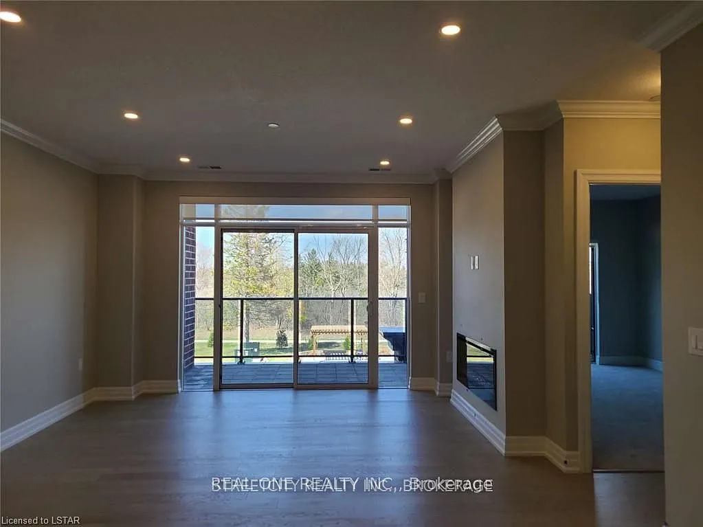 3 bed, $2,890 — Photo 2