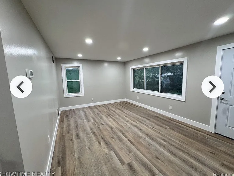 33111 Alberta Ct — Photo 6
