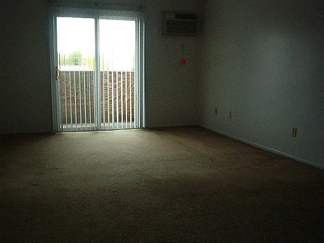633 S Grand Ave — Photo 7