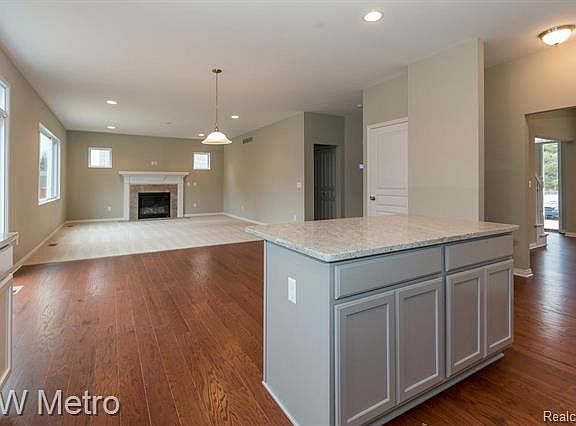 4th image of 33339 Spruce Dr
