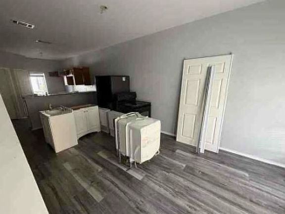 5th image of 903 Glenn Crossett St