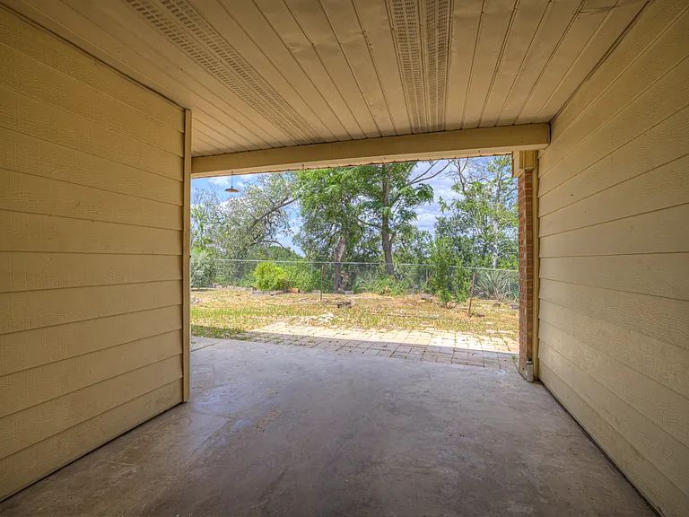 129 Young Ave — Photo 34