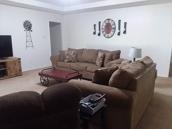 3rd image of 306 Oakhill St