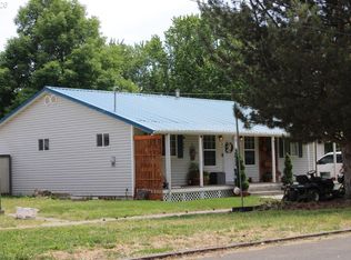 335 N 4th St, Athena, OR 97813