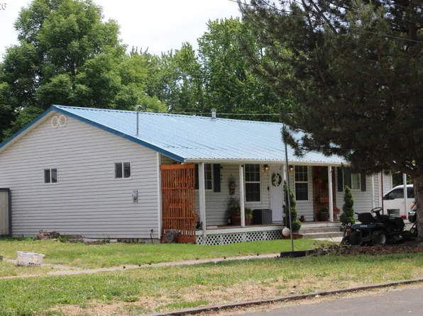 335 N 4th St, Athena, OR 97813