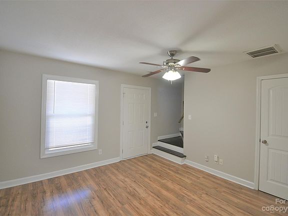 4th image of 1512 Seigle Ave #1