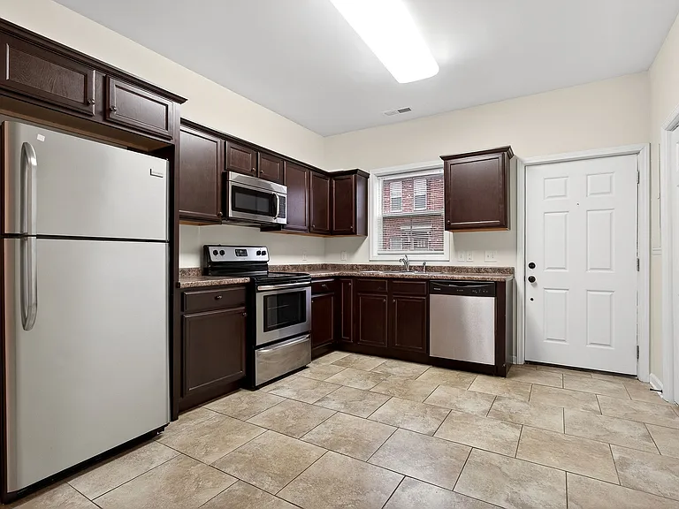 115 Joy Dr #115 — Photo 8