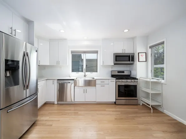 139 Cambridge Avenue image 2 of 19