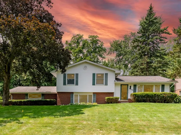 30135 Old Bedford St, Farmington, MI 48331