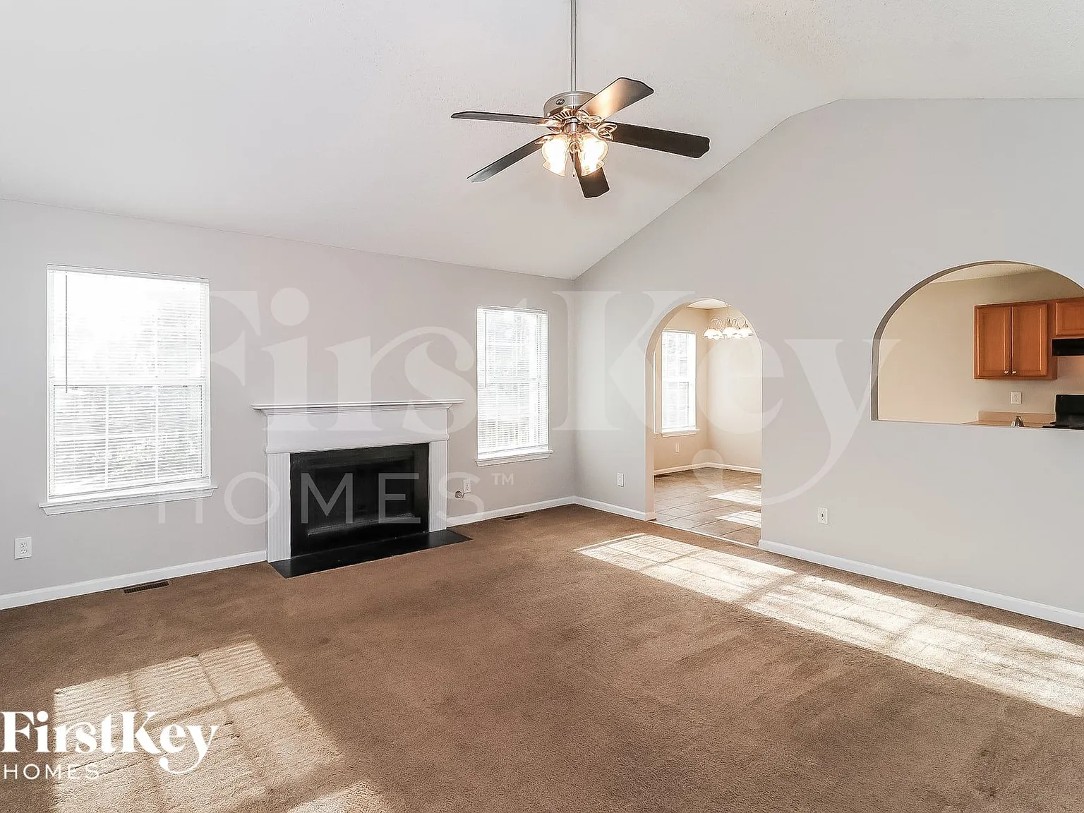 5 bed, 3.0 bath, 1724 sqft, $2,435 — Photo 2