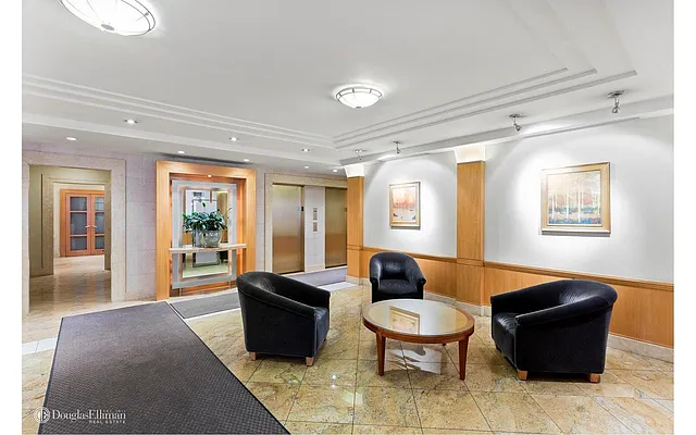 Sold by Green Line Realty | media 37