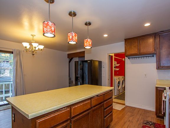 2nd image of 404 Tetley Ln