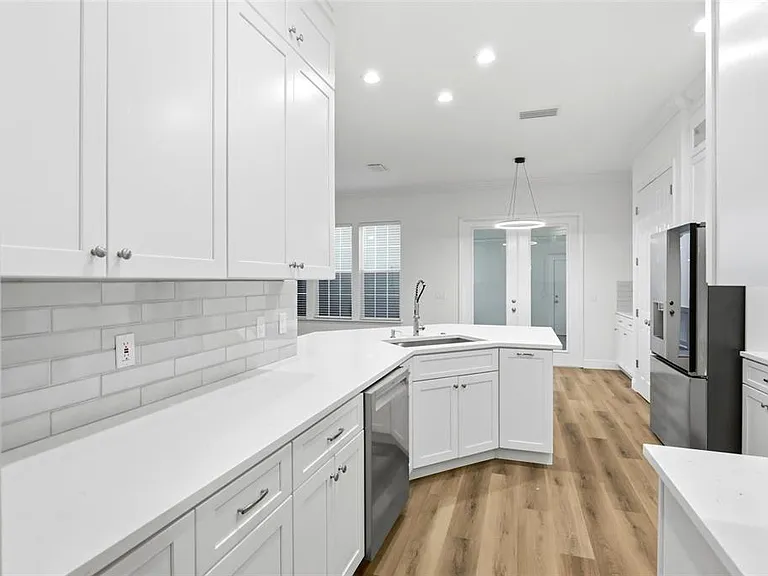 912 Waterside Dr — Photo 13