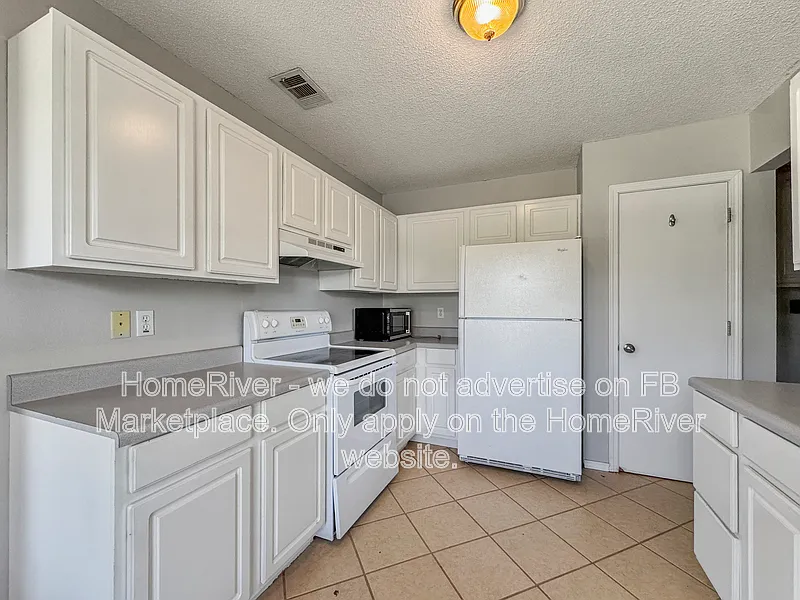 3 bed, 2.0 bath, 1275 sqft, $2,095 — Photo 2