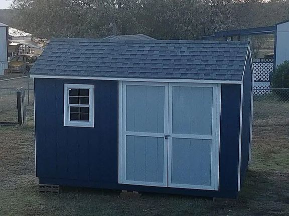 2nd image of 930 Taylor Dr