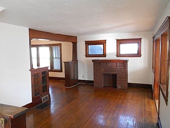 2nd image of 216 Ericson Ave