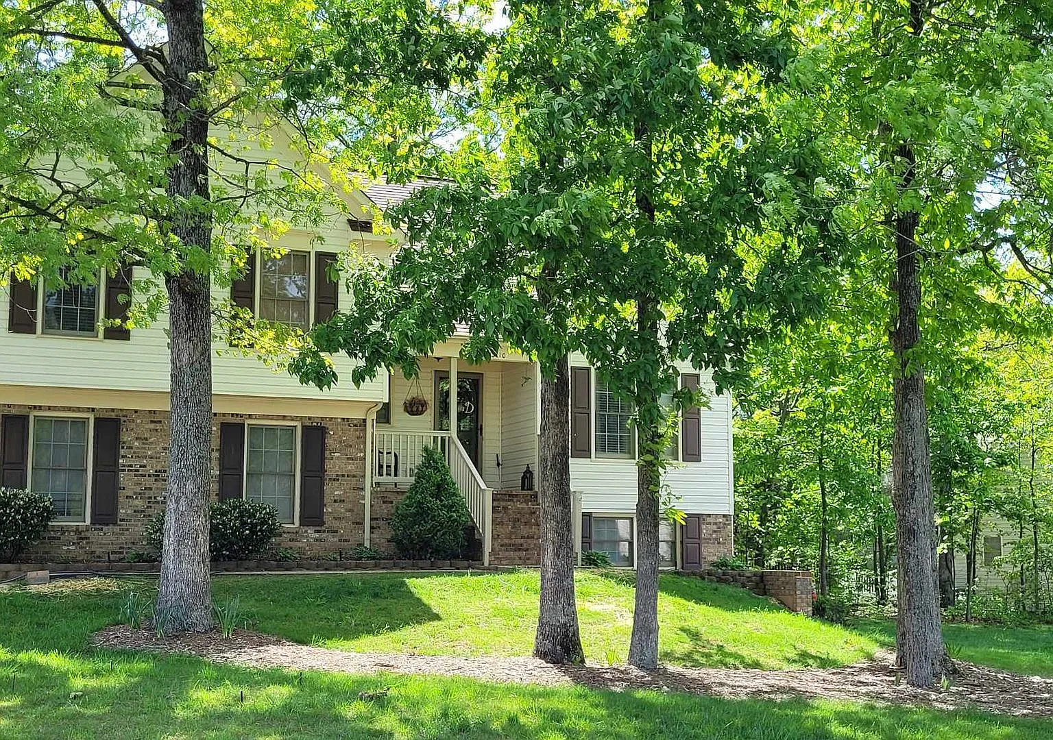 Welcome home! Sought after Troon Section of Lee's Hill! — Photo 1