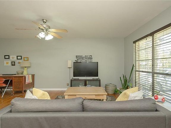 5th image of 2503 Glenwood Ln