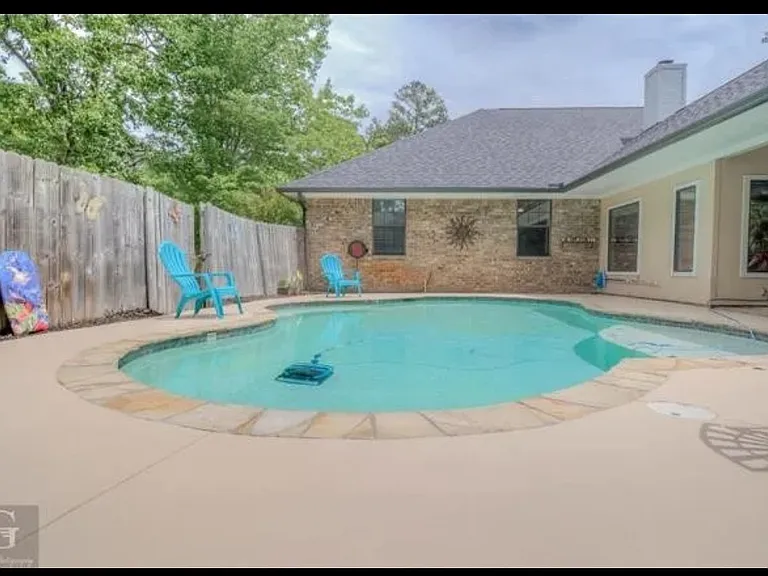 4901 Old Oak Dr — Photo 17