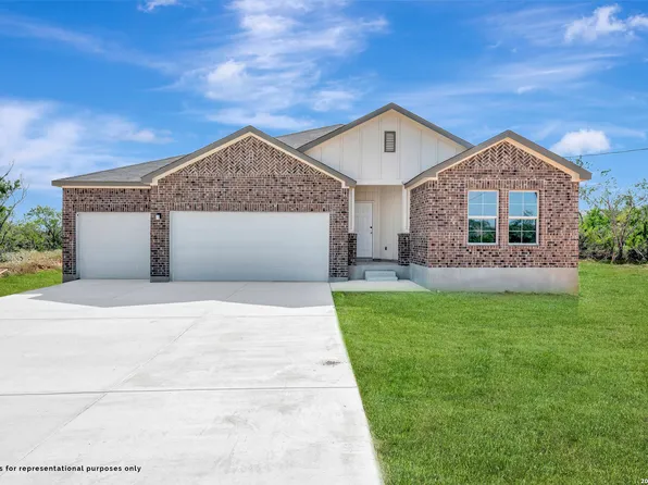 112 Greeley Drive, Floresville, TX 78114