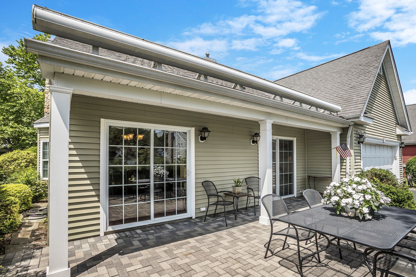  Large Back Patio w/Full Shade Awning