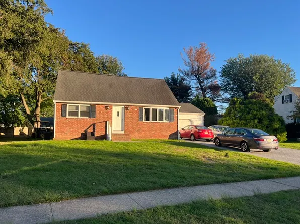 19 Blue Grass Dr, Ewing, NJ 08638