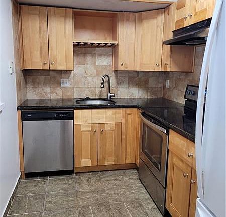 2nd image of 4158 Inverrary Dr APT 505
