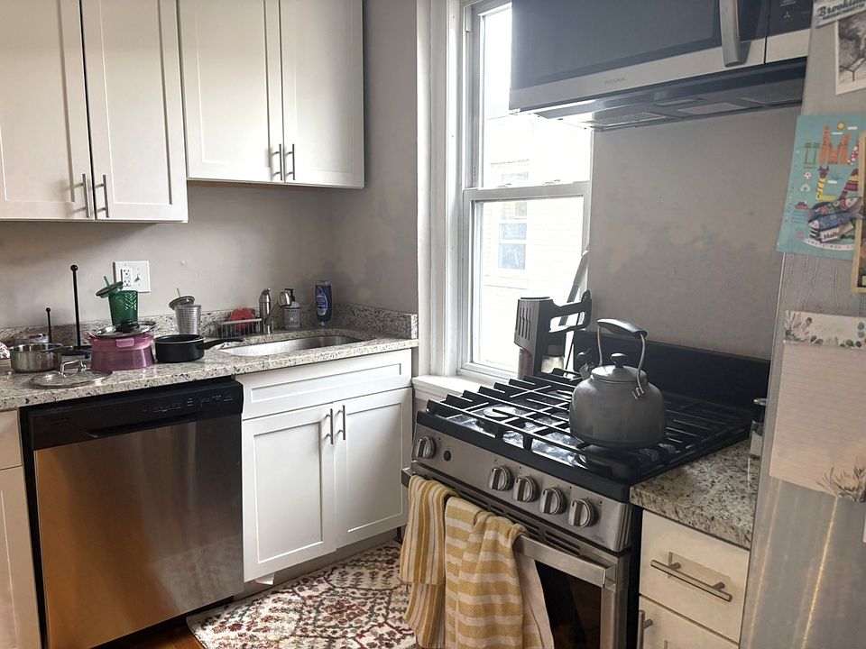 1st image of 27 Lanark Rd APT 2