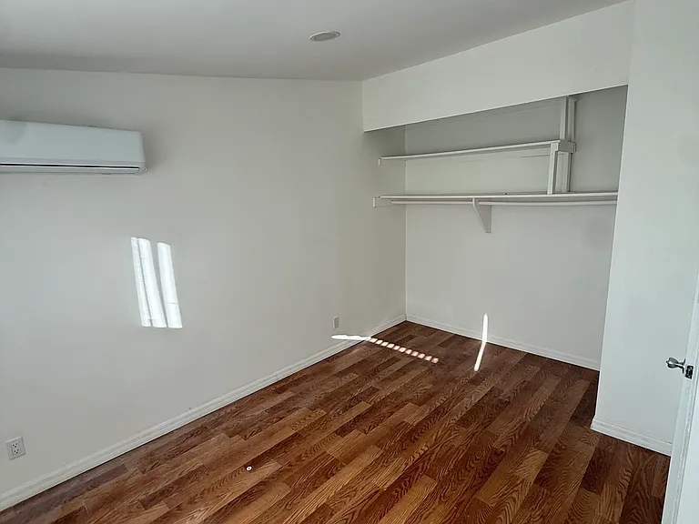 14642 Calvert St #3 — Photo 10