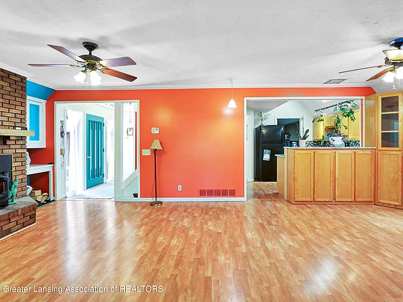 4th image of 9748 Sherwood Dr