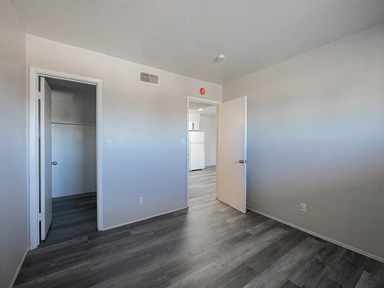1703 W Mountain View Rd — Photo 24