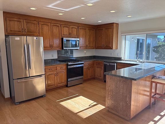 4th image of 3619 Oakes Dr