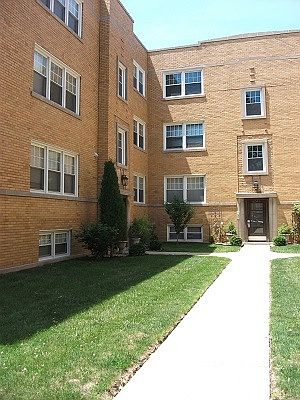 1st image of 6046 N Francisco Ave