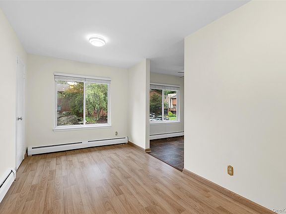 4th image of 47 Coachlight Square