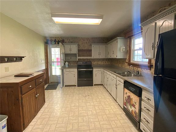 2nd image of 190 McClelland Rd