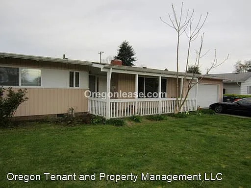390 SW Laurel St photo 1