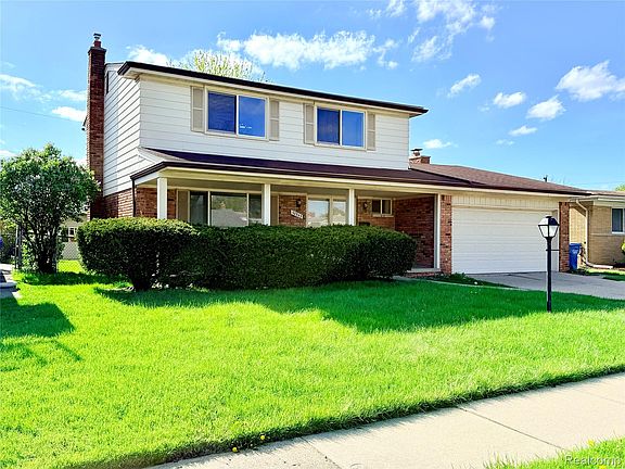2nd image of 30943 Roselawn Dr