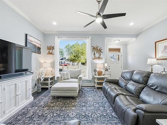 5th image of 180 Sweetwater Blvd