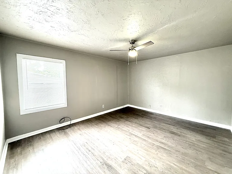 2378 E Texas St — Photo 9