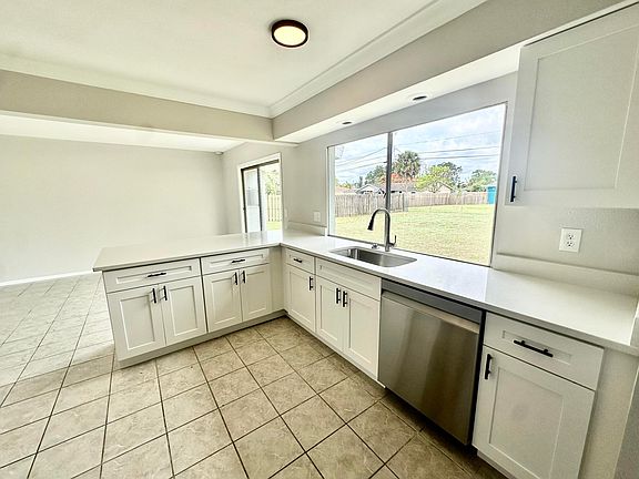 5th image of 2342 SE Shelter Drive