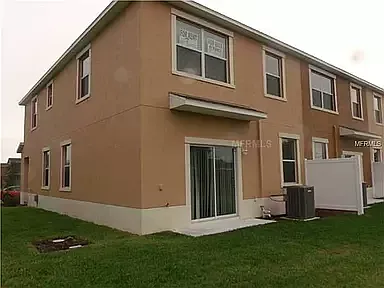 10761 Savannah Landing Cir #10761 — Photo 2