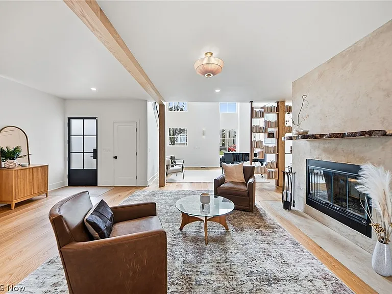 1440 W 57th St — Photo 5