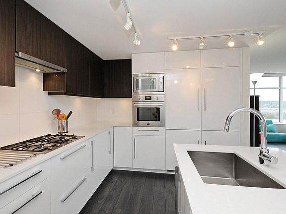 3rd image of 188 Agnes St #1004