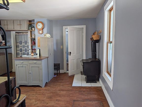5th image of 21737 Wilson St
