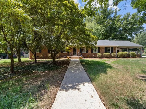 1023 Sherwood Dr, Reidsville, NC 27320