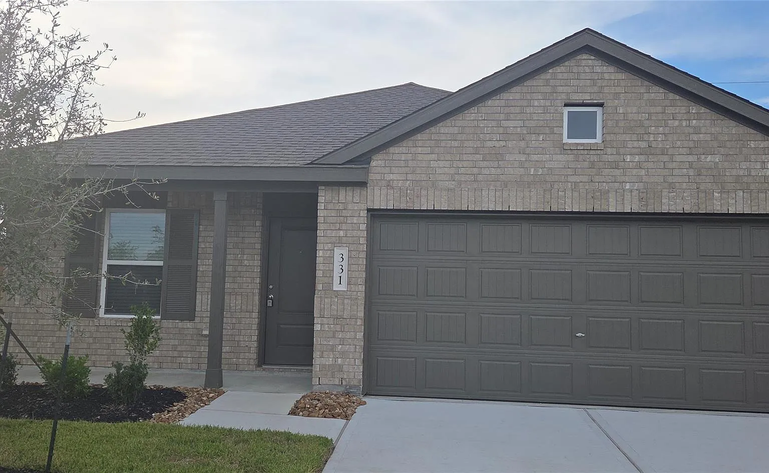 4 bed, 2.0 bath, 1924 sqft, $2,300 — Photo 2