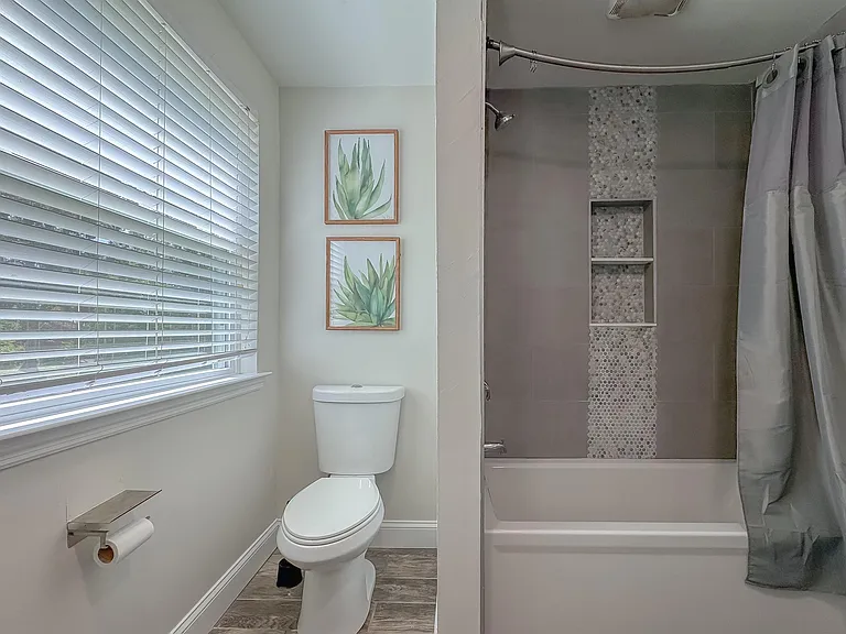 1044 Seminole Dr — Photo 15