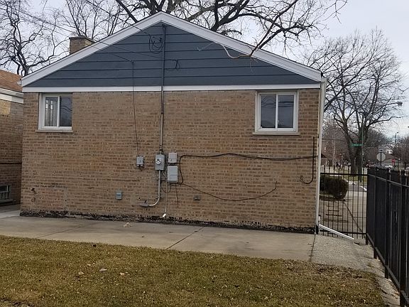 4th image of 4558 S La Crosse Ave
