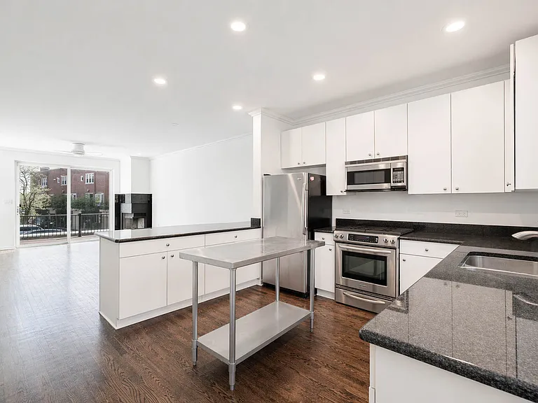 1781 W Altgeld St #O — Photo 1